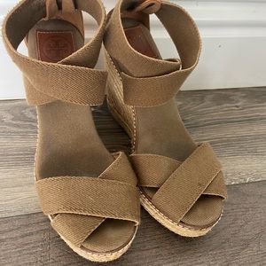 Adonis Elastic High Wedge heels